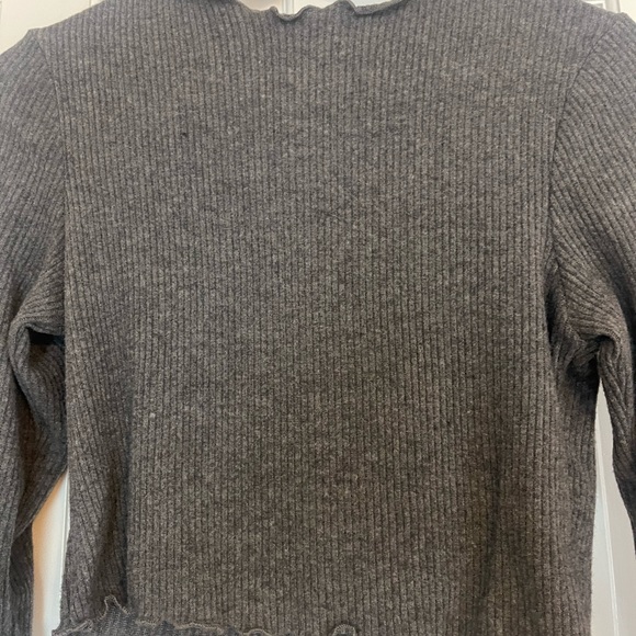 Gray Mimosa Scalloped Long Sleeved Top - Picture 2 of 3